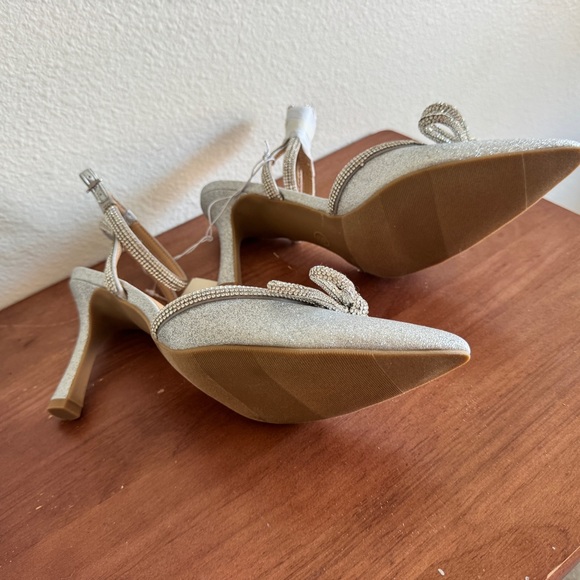 NWT a new day Silver Heels with Bow Accent - Picture 2 of 3